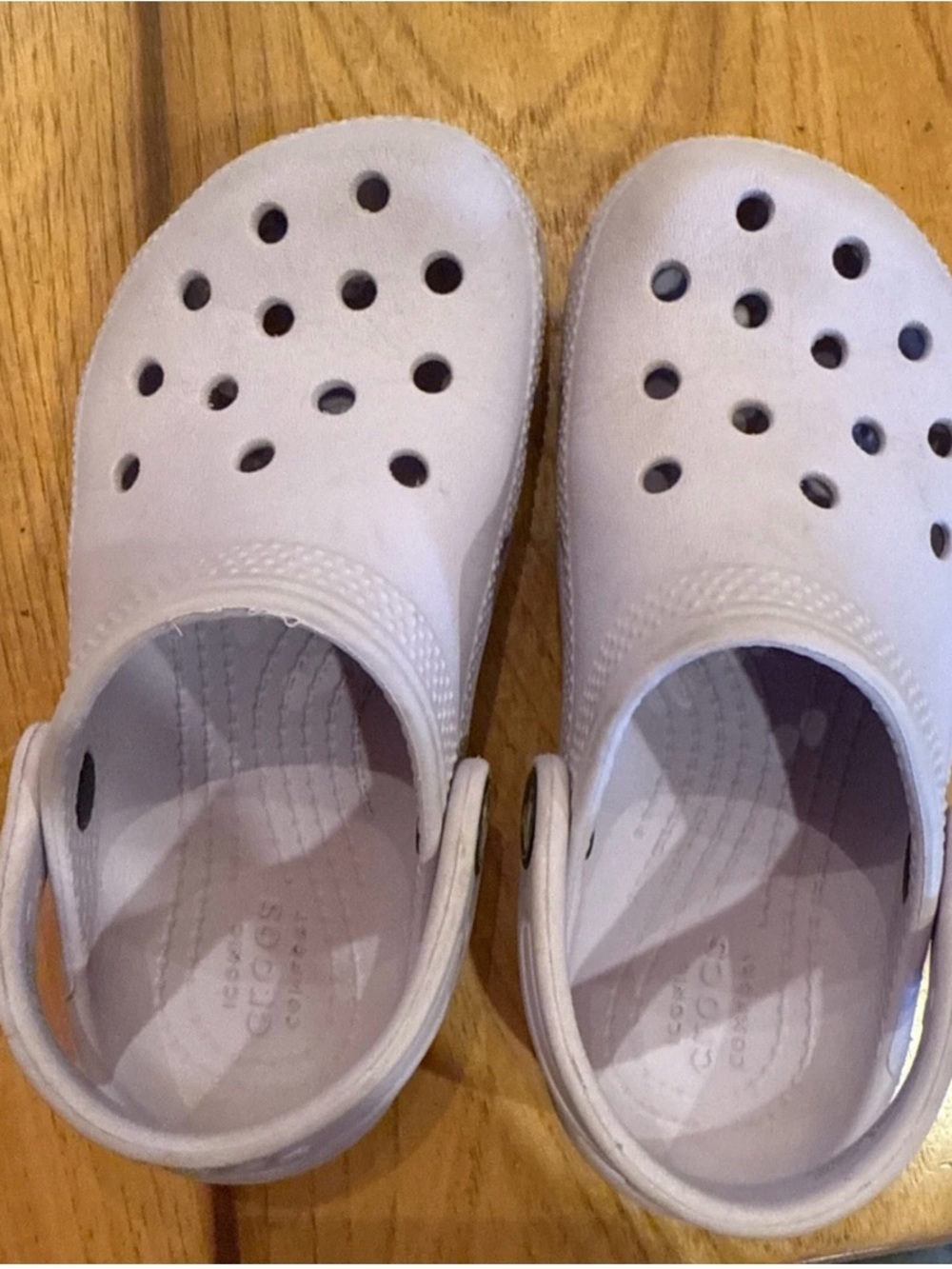Classic Crocs Kids Clogs, Lavender
Size C10 EC